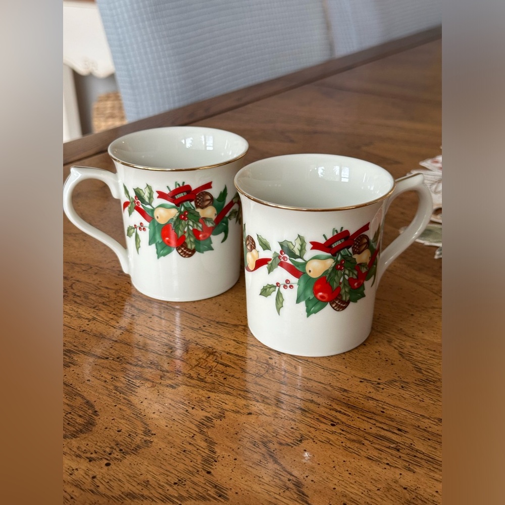 Vintage AMC NY NY Holly Ribbon & Pear Christmas 3.5 inch set of 2 Mugs